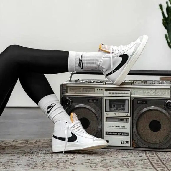 Nike Blazer Mid '77 Vintage Throwback Retro Trainer CZ1055 100 White/Sail/Peach - Picture 1 of 16